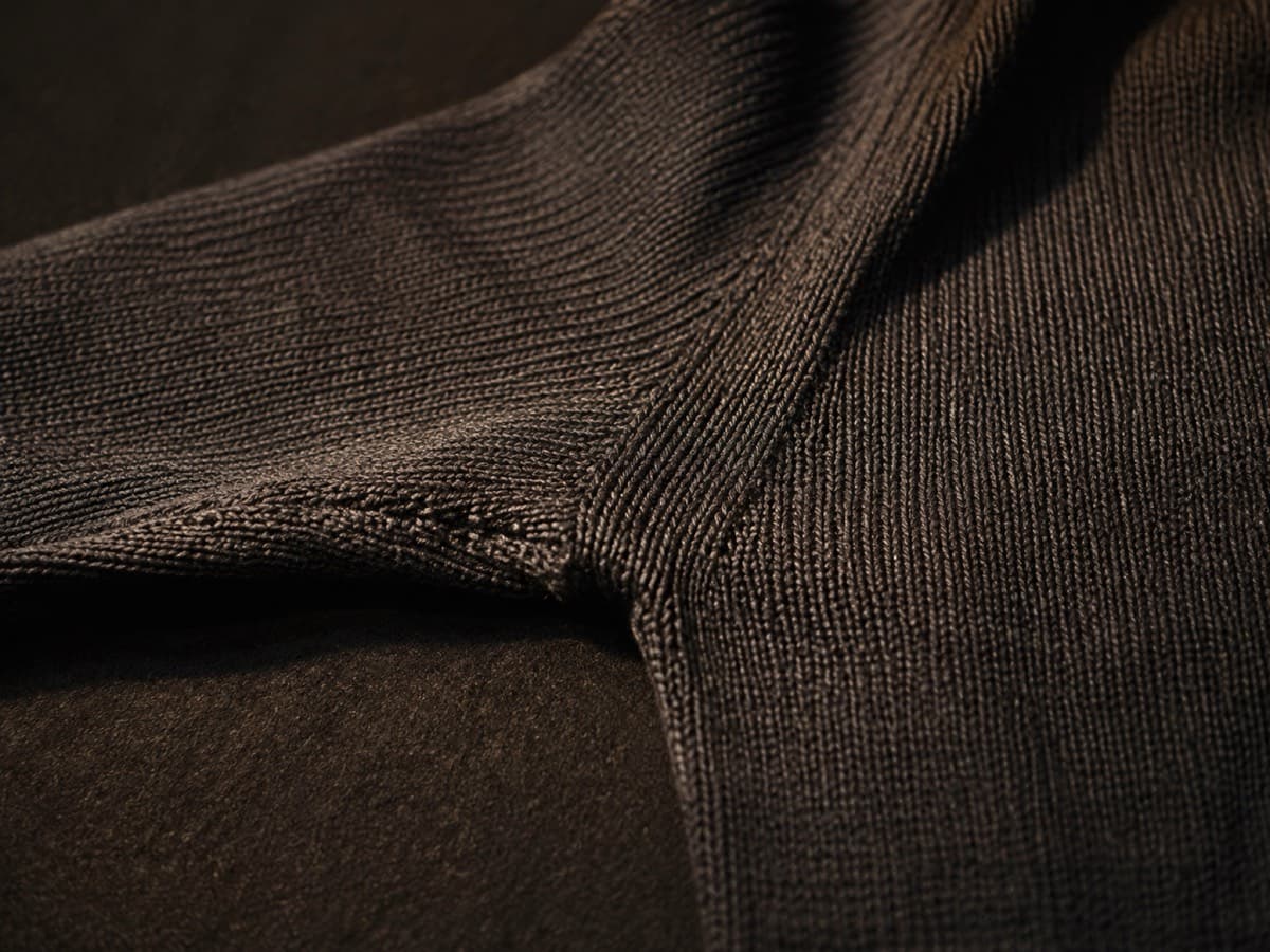 Underarm friction zone of a wool-nylon sweater, little pilling
